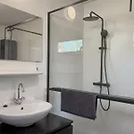 3 Bedroom Stunning In * Hoeven