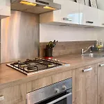3 Bedroom Stunning In * Hoeven