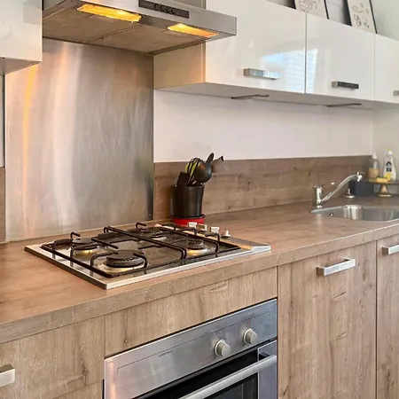 3 Bedroom Stunning In * Hoeven