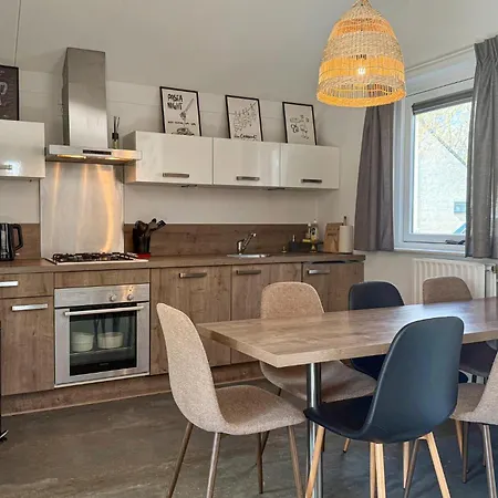 3 Bedroom Stunning In *