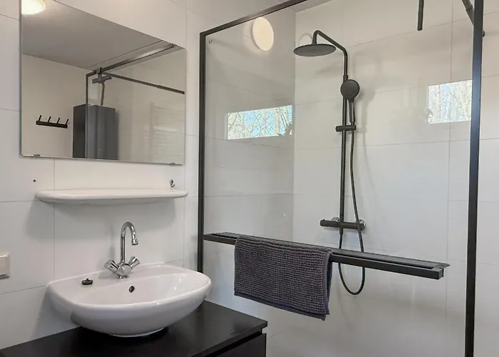 3 Bedroom Stunning In * Hoeven