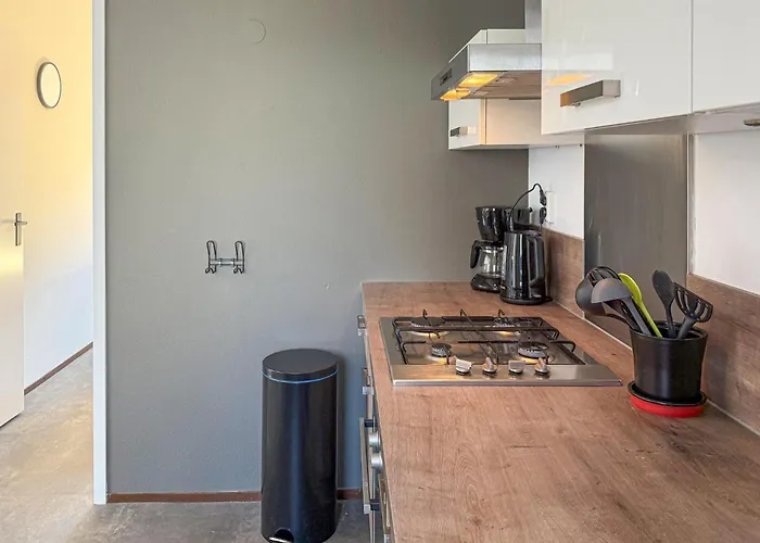 3 Bedroom Stunning In * Hoeven