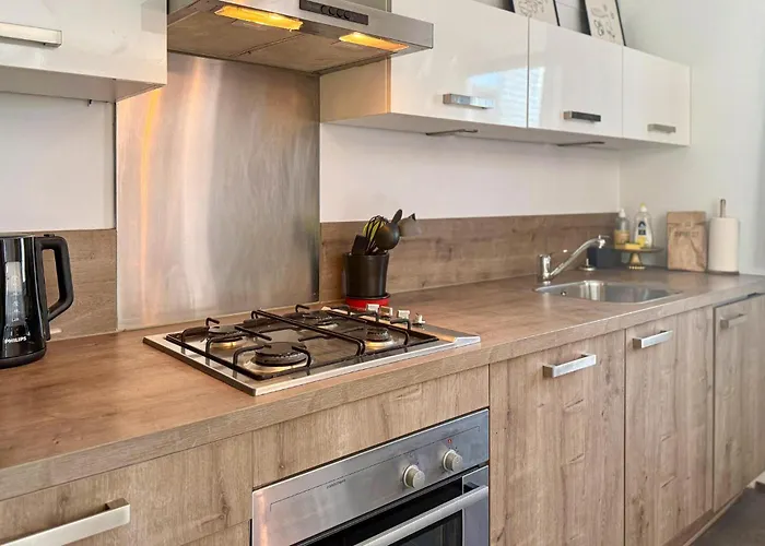 3 Bedroom Stunning In * Hoeven