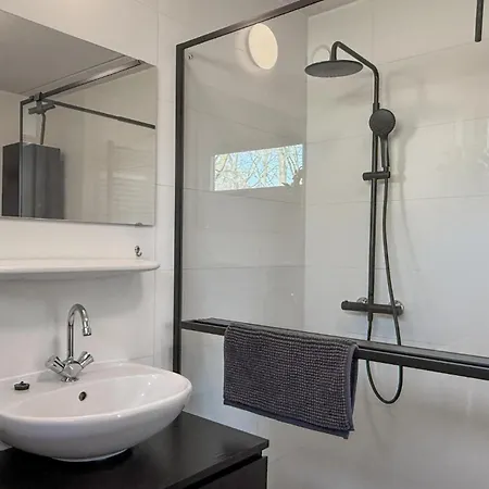 3 Bedroom Stunning In * Hoeven