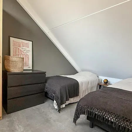 3 Bedroom Stunning In *